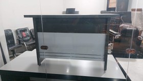 تصویر میز کارمندی لیندا 