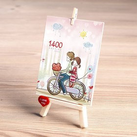 تصویر تقویم بوم چوبی طرح عاشقانه مدل دوچرخه 