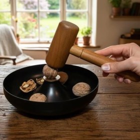 تصویر گردو شکن فلزی 