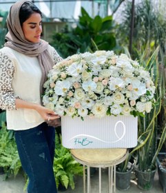 تصویر باکس گل خواستگاری رز و ارکیده سفید گلبهی فلوبار White and Peach Rose & Orchid Engagement Flower Box FlowBar