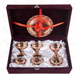 تصویر ست هفت سین مسی شامل کاسه و بشقاب پایه دار 