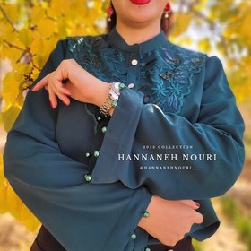 تصویر شومیز سبز زمردی با تور کارشده مجلسی و آستین مروارید دوزی شده 
