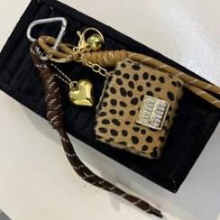 تصویر بگ چارم کیف پلنگی 