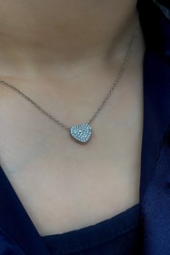 تصویر گردنبند نقره ی دخترانه طرح قلب نگینی Silver necklace with a shape of heart