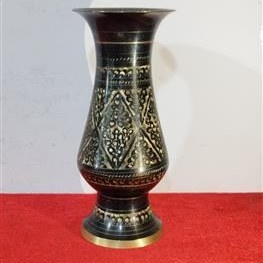 تصویر گلدان برنزی قدیمی قلمزنی 