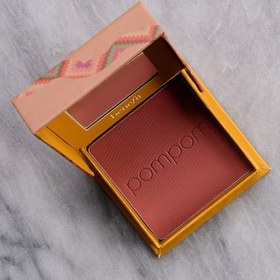 تصویر رژگونه پودری فشرده بنفیت مدل POMPOM PomPom WANDERful World Pressed powder blush Benefit