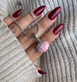 تصویر لاکت صدف صورتی 