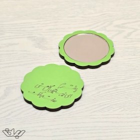 تصویر آینه چوبی رنگی هدیه روز دختر 