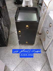 تصویر ترولی آرایشگاهی چوبی دررنگ بندی سفید ومشکی 