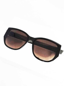 تصویر عینک آفتابی زنانه فریم مشکی | استایل خاص و لاکچری 2025 