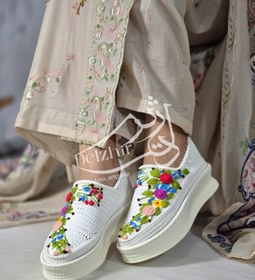 تصویر گیوه زنانه سفید 