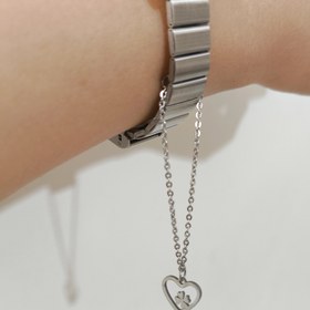 تصویر آویز ساعت استیل مدل قلب و شبدر 