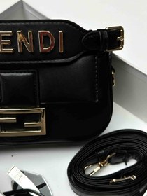 تصویر کیف پاسپورتی فندی 