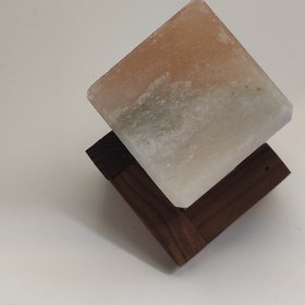 تصویر مکعب سنگ نمک ضلع ۶ سانت با پایه m۶ Salt cub m۶