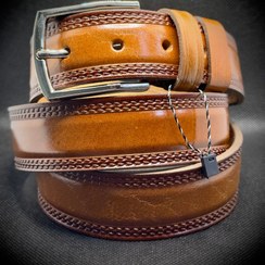 تصویر یک جین کمربند زبانه دار 