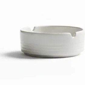 تصویر زیر سیگاری هتلی سفید 