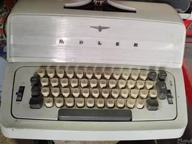 تصویر دستگاه تایپ قدیمی مارک المپیا 