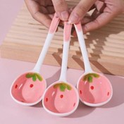 تصویر قاشق سرامیکی طرح توت فرنگی سایز ۱۶.۵ سانتی 