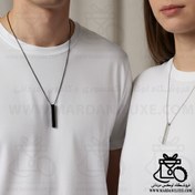 تصویر ست گردنبند نقره‌ای و مشکی استیل با پلاک مکعب عشق 