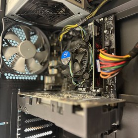 تصویر کامپیوتر گیمینگ با پردازنده Core i5 و حافظه SSD ۲۴۰ گیگابایت 