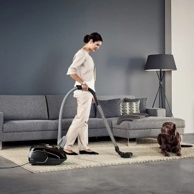 تصویر جاروبرقی آاگ مدل VX7-2-OKO 