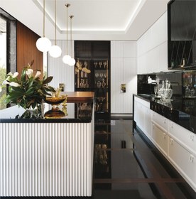 تصویر کابینت آشپزخانه طرح انزو پولیشی رنگ سفید با جزیره 