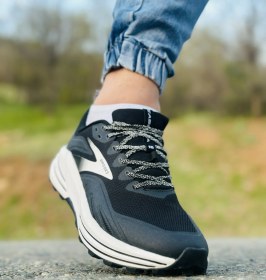 تصویر کتانی بروکس مدل Cascadia 16 سایز ۴۰ تا ۴۵ با جنس گورتکس 