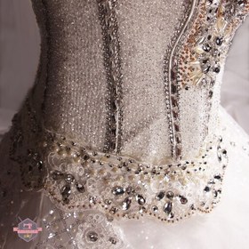 تصویر لباس عروس زنانه ایهاب مدل فلورا (دکلته گیپور شکوفه برجسته) 