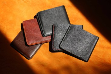 تصویر کیف پول جیبی - مشکی فلوتر با نخ سفید / 35گرم 