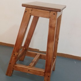 تصویر چهارپایه چوبی wooden stool