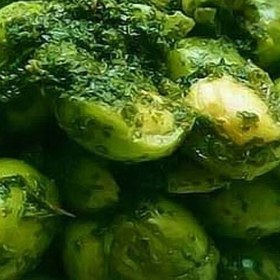 تصویر دلال ماست با سبزی های محلی و تازه وسیر 450گرمی 