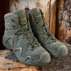 تصویر بوت کوهنوردی LOWA 