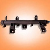 تصویر ریل سوخت پژو ۲۰۶ تیپ ۲ و ۳ | کیفیت بالا، عملکرد بهینه، قیمت مناسب- برند پارس مکا مولد 