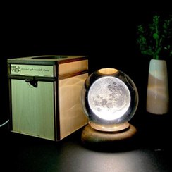 تصویر گوی کریستالی طرح کره ماه 