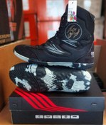 تصویر کفش بوکس طرح دراگون سایز بزرگ مشکی 