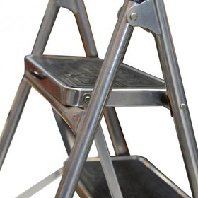 تصویر نردبان 4 پله الوند آلوم‌پارس‌پله آهنی تاشو اتصال پرچی ورق 90 قرمز پله 31×20 