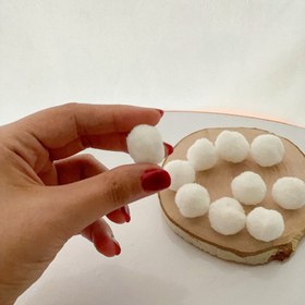 تصویر پوم پوم سفید 