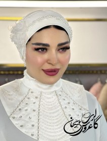 تصویر توربان بغل گلدار سفید 