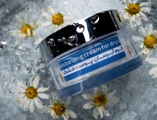 تصویر کرم آبرسان پوست خشک آوینا 