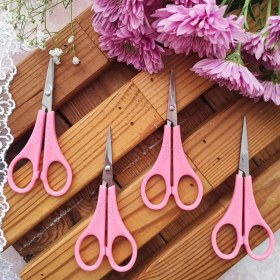 تصویر قیچی صورتی کوچک 