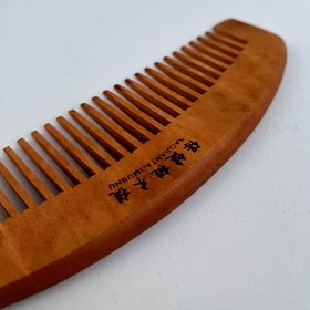 تصویر شانه چوبی مدل منحنی 