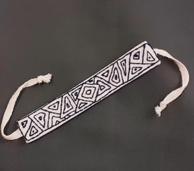 تصویر دستبند طرح انتزاعی 