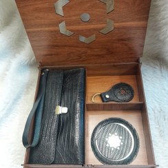 تصویر ست کیف چرمی و جاسوئیچی و آیینه 