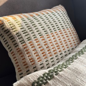 تصویر کوسن کوک آجری و سبز 