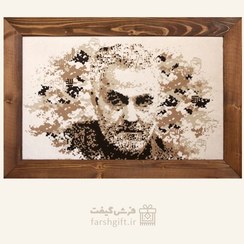 تصویر قاب فرش شهید حاج قاسم سلیمانی طرح نجابتی 