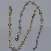 تصویر دستبند دخترانه استیل طرح گل بابونه رنگ ثابت 