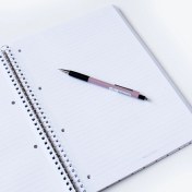 تصویر دفتر خط‌دار 