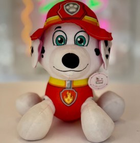 تصویر عروسک سگ نگهبان قرمز 