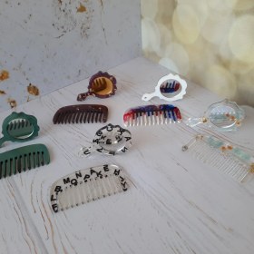 تصویر شانه و آینه جیبی 