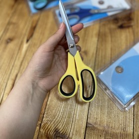 تصویر قیچی بزرگ و دم دستی 